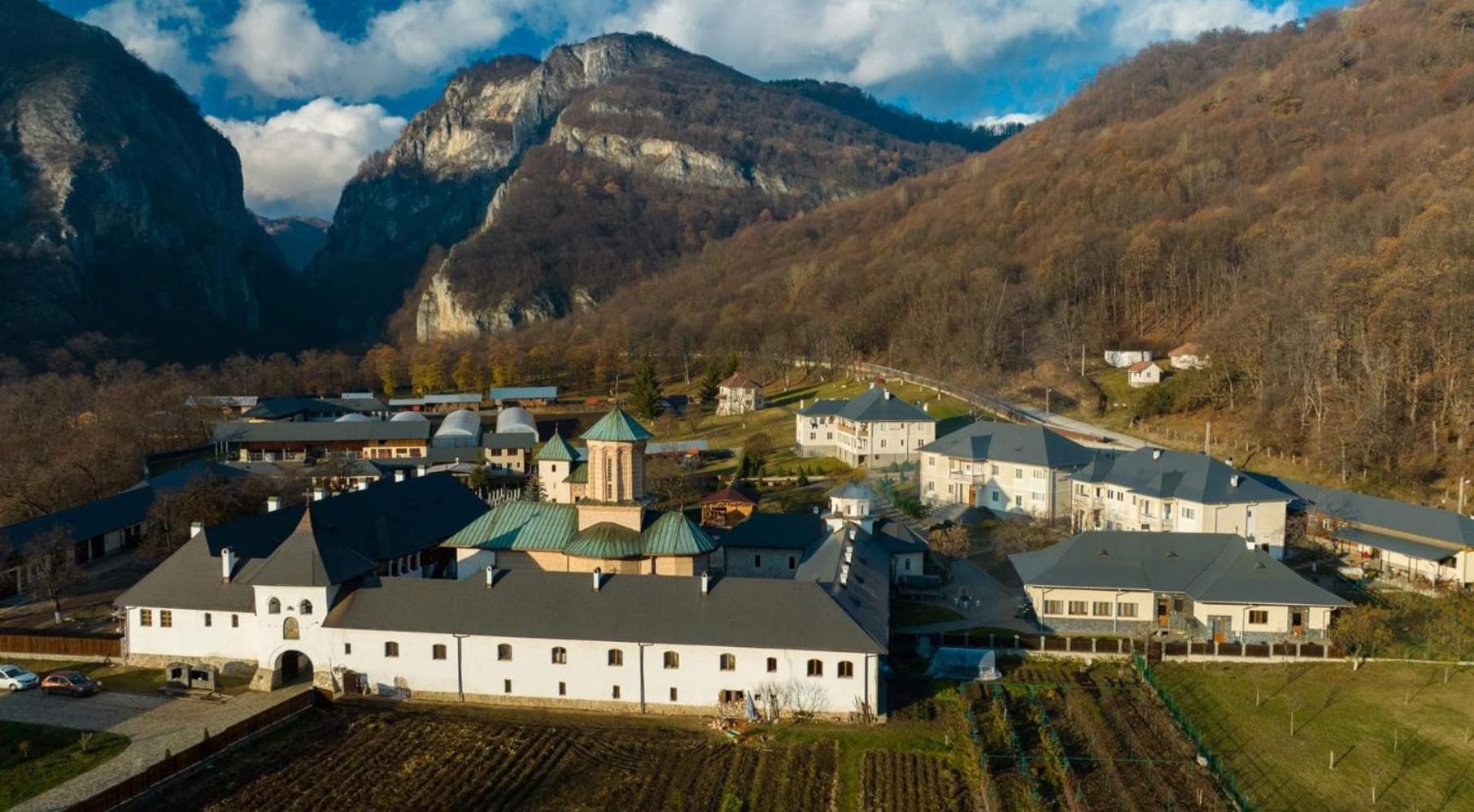 Pensiunea Tobo Baia de Fier Exterior foto